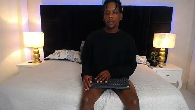 Snapshot of SkylerBigxxx chatting on 4, 6, 2026 SkylerBigxxx online show from 4, 6, 2026