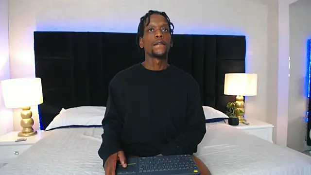 Snapshot of SkylerBigxxx chatting on 18, 6, 2026 SkylerBigxxx online show from 18, 6, 2026