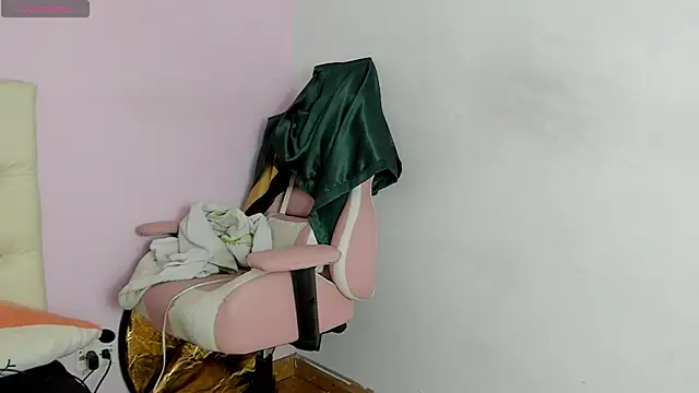 Snapshot of Yuni_kim chatting on 24, 11, 2025 Yuni kim online show from 24, 11, 2025