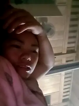 emly-xinh18 online show from 10, 10, 2025