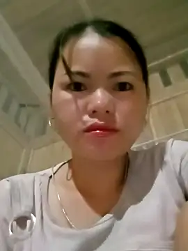 emly-xinh18 online show from 12, 11, 2025