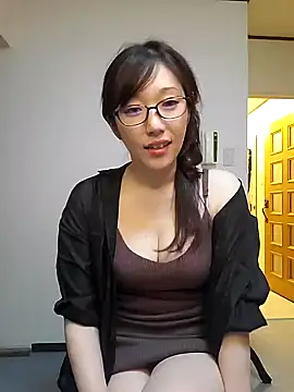 M Kaede online show from 21, 10, 2025