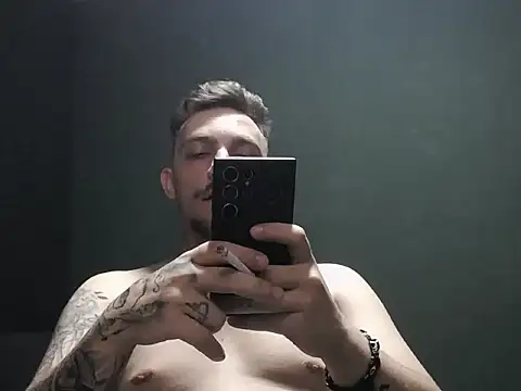 Snapshot of guesswhatbitch chatting on 8, 10, 2025 guesswhatbitch online show from 8, 10, 2025