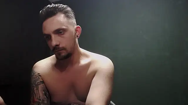 Snapshot of guesswhatbitch chatting on 15, 10, 2025 guesswhatbitch online show from 15, 10, 2025