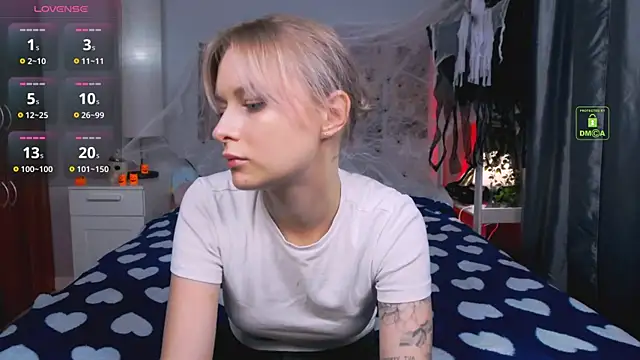 LunaLuxxy online show from 10, 10, 2025