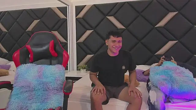 Hot Threesomee online show from 8, 11, 2025