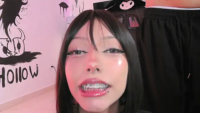 Snapshot of Everlong_ chatting on 7, 10, 2025 Everlong online show from 7, 10, 2025