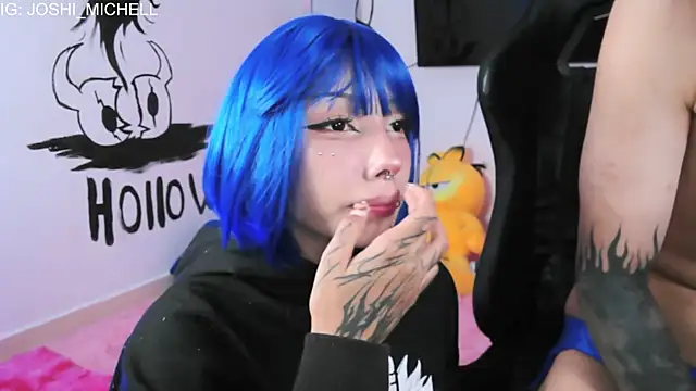 Snapshot of Everlong_ chatting on 13, 11, 2025 Everlong online show from 13, 11, 2025