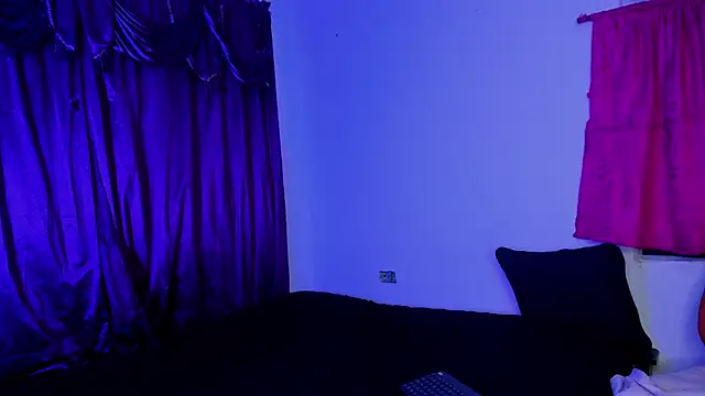 Snapshot of Shairaclark_ chatting on 8, 10, 2025 Shairaclark online show from 8, 10, 2025