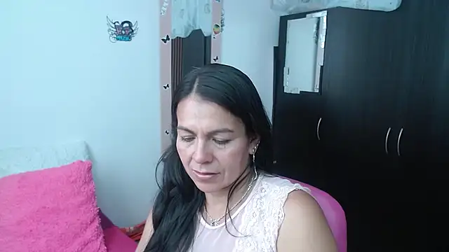 camilavargas  online show from 3, 10, 2025