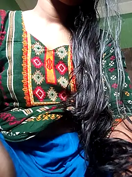 Snapshot of Cute_Couple59 chatting on 9, 11, 2025 Cute Couple59 online show from 9, 11, 2025