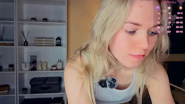 Snapshot of DianeHonnette chatting on 3, 2, 2026 DianeHonnette online show from 3, 2, 2026