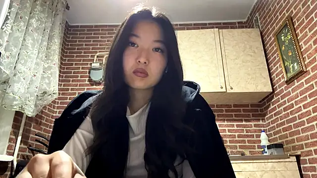 Snapshot of EmmaLeexth chatting on 6, 10, 2025 EmmaLeexth online show from 6, 10, 2025