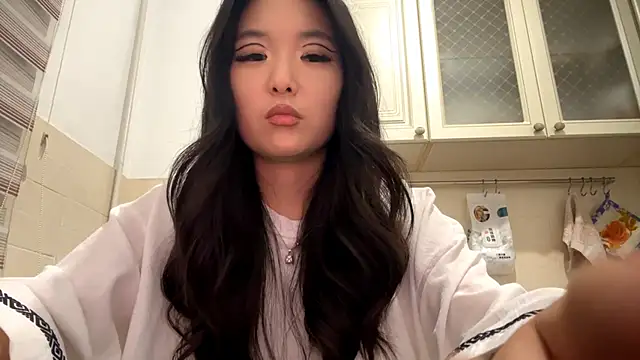 EmmaLeexth online show from 27, 4, 2026