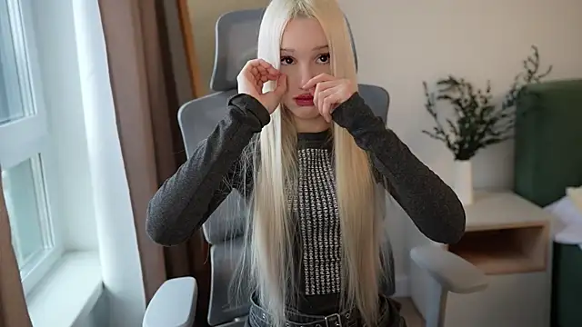 Laura Obsidian online show from 3, 11, 2025