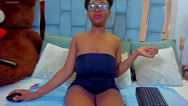 Snapshot of hazellanee chatting on 4, 5, 2026 hazellanee online show from 4, 5, 2026