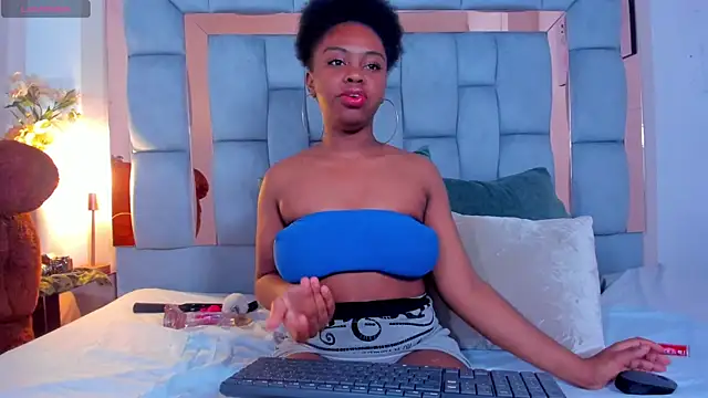 Snapshot of hazellanee chatting on 5, 6, 2026 hazellanee online show from 5, 6, 2026
