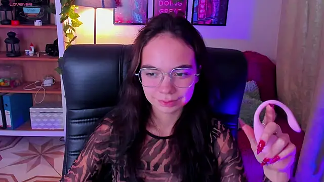 Snapshot of Elise_Noir chatting on 17, 10, 2025 Elise Noir online show from 17, 10, 2025