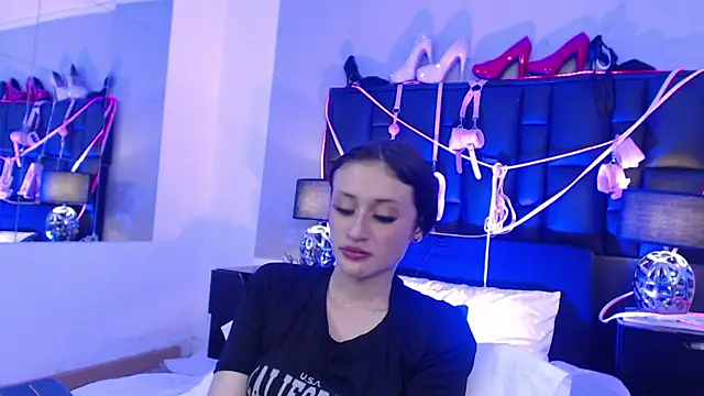 Snapshot of Emily_Swiftt chatting on 23, 10, 2025 Emily Swiftt online show from 23, 10, 2025