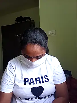 queendivya online show from 3, 10, 2025