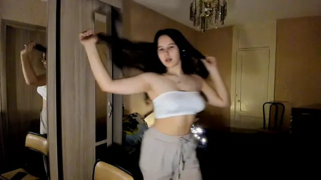 Snapshot of MandaDestiche chatting on 9, 10, 2025 MandaDestiche online show from 9, 10, 2025