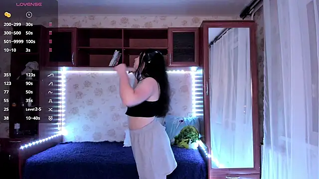 Snapshot of MandaDestiche chatting on 2, 11, 2025 MandaDestiche online show from 2, 11, 2025