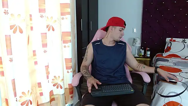 BooyHott  online show from 25, 10, 2025