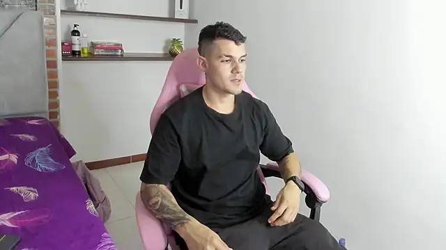 BooyHott  online show from 5, 12, 2025