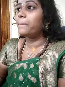 Snapshot of sweetqueen143 chatting on 22, 10, 2025 sweetqueen143 online show from 22, 10, 2025