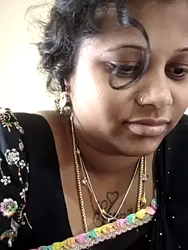 Snapshot of sweetqueen143 chatting on 24, 11, 2025 sweetqueen143 online show from 24, 11, 2025