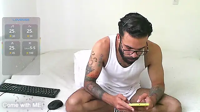 Snapshot of htrebor87 chatting on 15, 1, 2026 htrebor87 online show from 15, 1, 2026