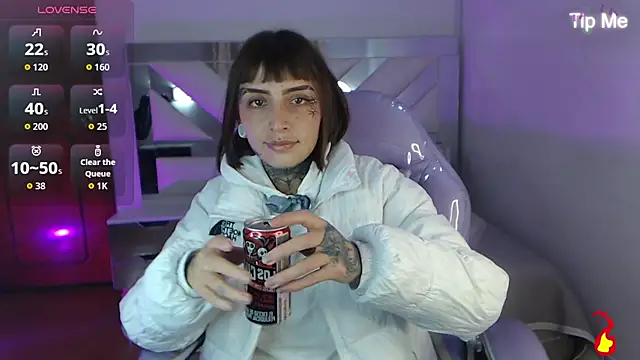 Snapshot of Gyal_8_ chatting on 20, 10, 2025 Gyal 8 online show from 20, 10, 2025