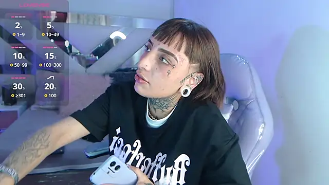 Snapshot of Gyal_8_ chatting on 23, 10, 2025 Gyal 8 online show from 23, 10, 2025