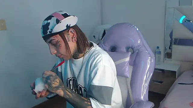 Snapshot of Gyal_8_ chatting on 6, 11, 2025 Gyal 8 online show from 6, 11, 2025