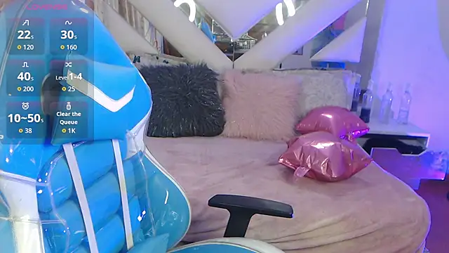 Snapshot of Gyal_8_ chatting on 14, 11, 2025 Gyal 8 online show from 14, 11, 2025