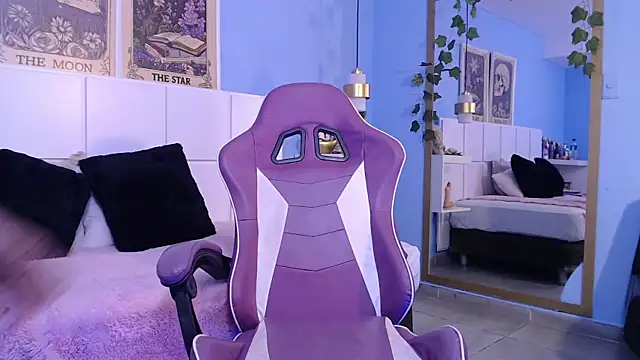 PenelopeBond online show from 5, 12, 2025