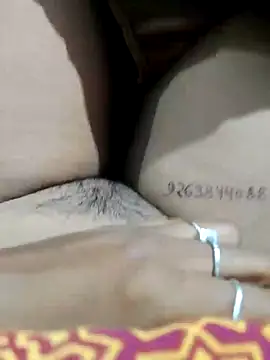 Snapshot of auntybbk chatting on 15, 10, 2025 auntybbk online show from 15, 10, 2025