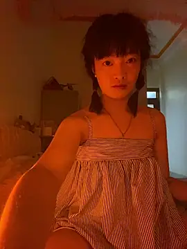 Snapshot of Tramy_xx chatting on 7, 7, 2026 Tramy xx online show from 7, 7, 2026
