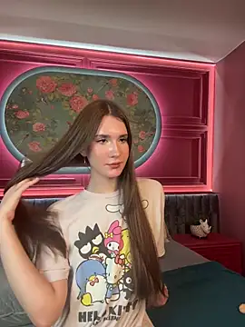 Snapshot of babyy_gloria chatting on 8, 11, 2025 babyy gloria online show from 8, 11, 2025