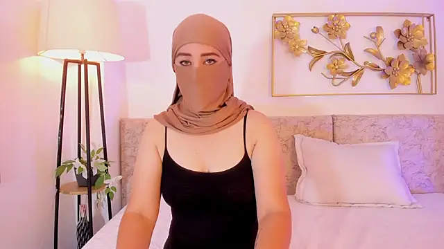 Snapshot of _Malak chatting on 3, 10, 2025 Malak online show from 3, 10, 2025