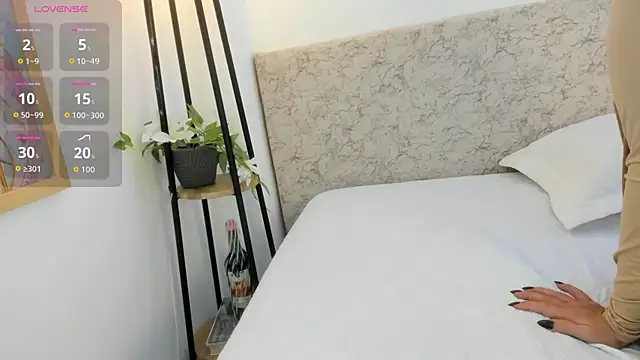 Snapshot of _Malak chatting on 4, 12, 2025 Malak online show from 4, 12, 2025