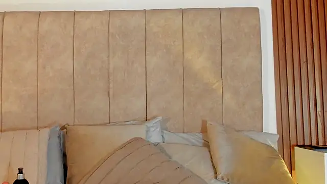 Lauraa saenz11 online show from 15, 11, 2025