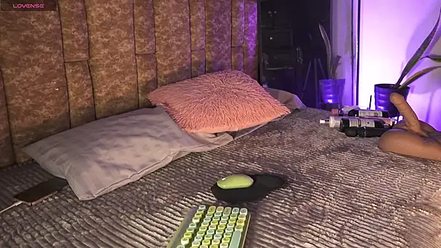 Missdionne curly online show from 24, 4, 2026