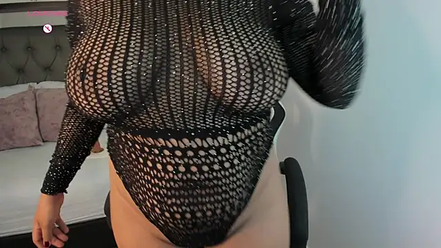 daniela crozee  online show from 8, 11, 2025