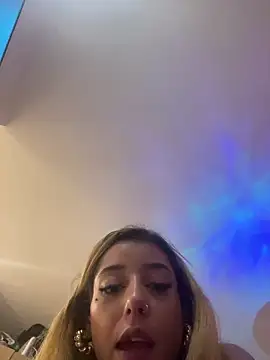 MoniUribe online show from 1, 10, 2025