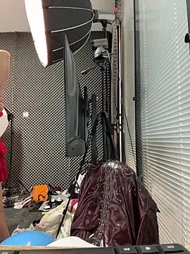 YY-27 online show from 19, 11, 2025