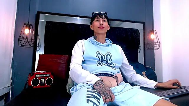 Daniel delux  online show from 28, 11, 2025