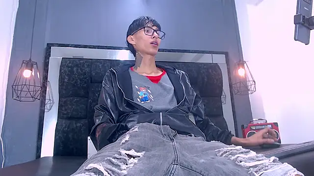 Daniel delux  online show from 1, 12, 2025