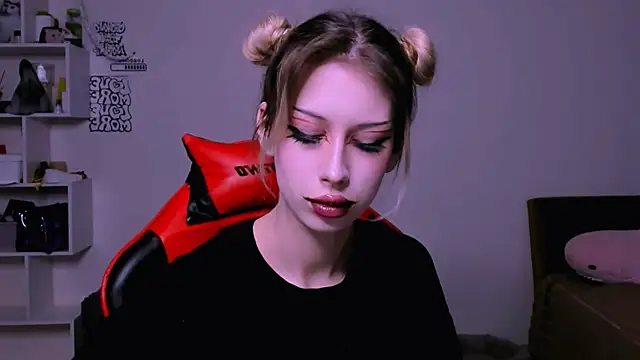 Snapshot of Lori_lolii chatting on 1, 12, 2025 Lori lolii online show from 1, 12, 2025