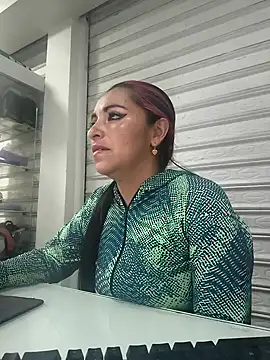 Alisson Stonee online show from 4, 4, 2026